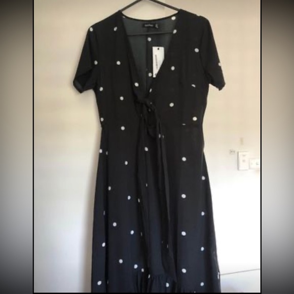 Boohoo Dresses & Skirts - BNWT Boohoo polka dot dress, Size 12 - $25+postage. 💓✨